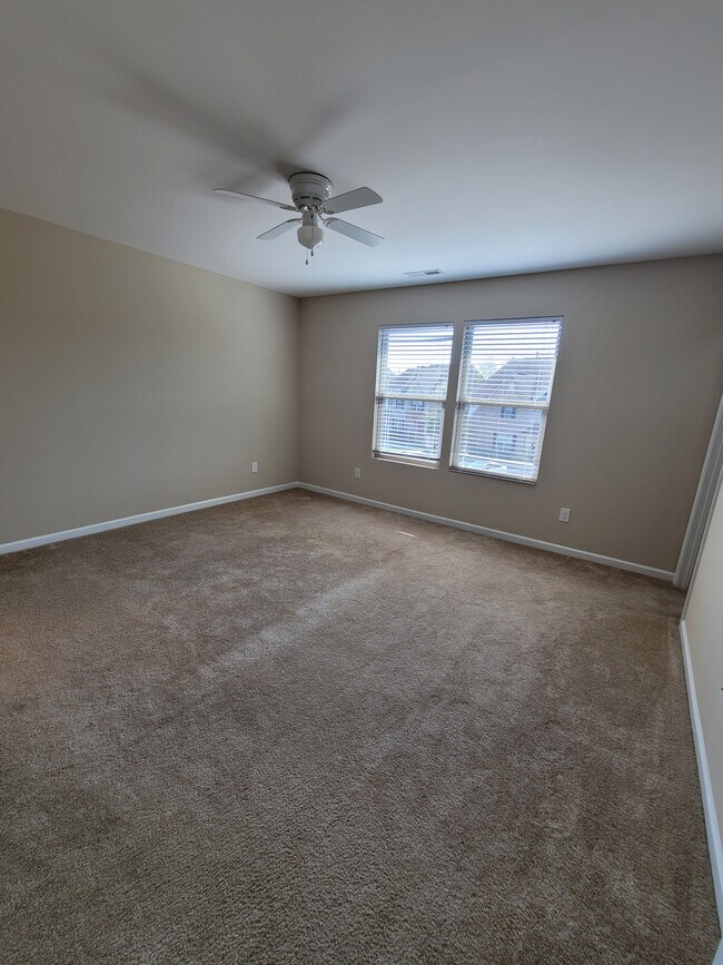 Building Photo - 4464 Middletown Dr