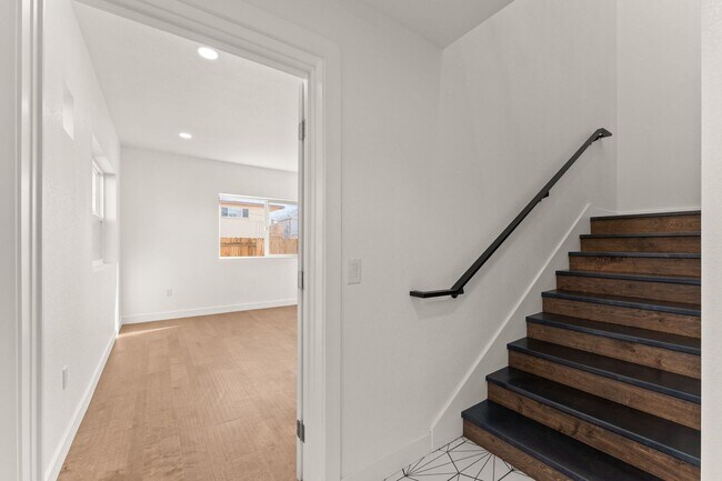 Building Photo - MidTown Gem - Fully Renovated W Large Rooms