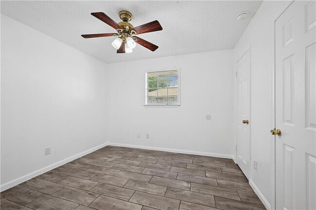Building Photo - 122 Dewald Dr