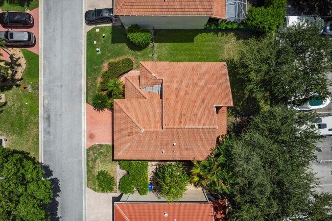 Building Photo - 5143 Elpine Way