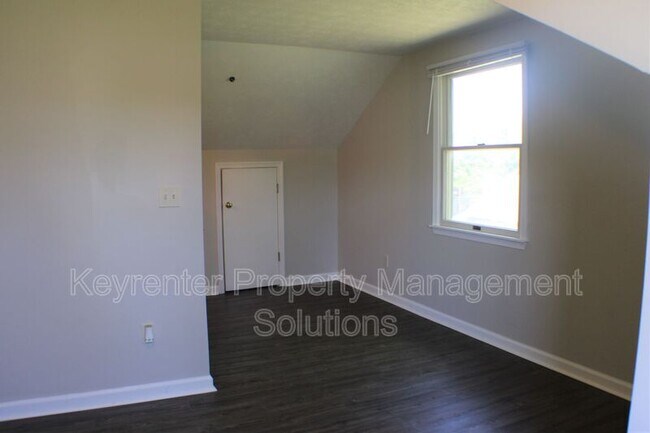 Building Photo - 509 5th St