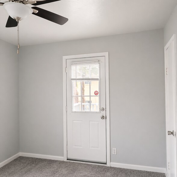 Building Photo - 208 12th Ave N