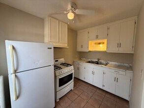 Building Photo - 562 Edmund Ave W