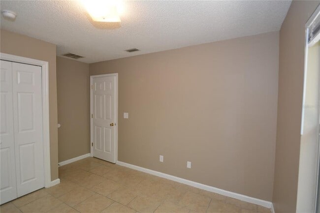 Building Photo - 33 Rosepetal Ln