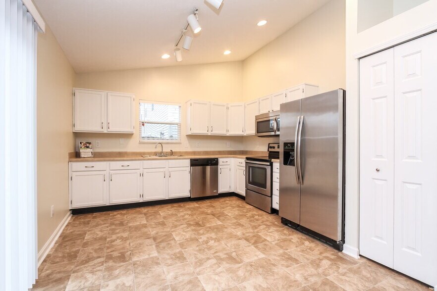 Building Photo - 5309 Waterton Lakes Dr