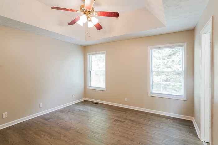 Building Photo - 121 Fieldstone Ln