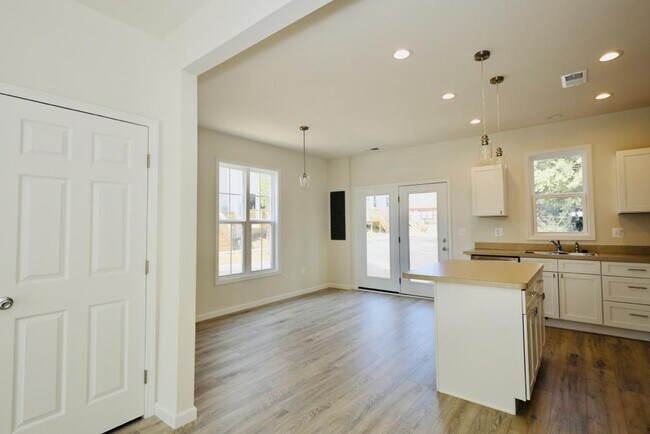 Building Photo - 809 S Cameron St
