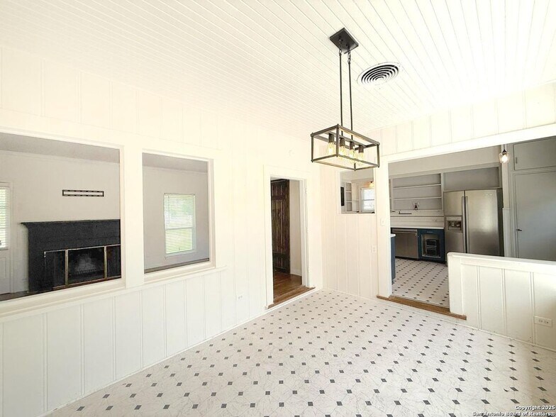 Building Photo - 1214 Sutton Dr