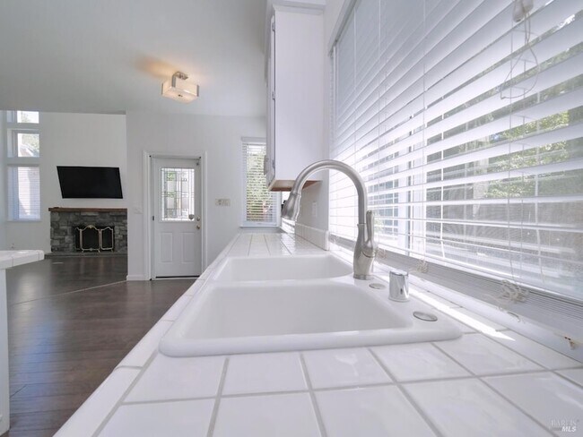 Building Photo - 3500 Crownridge Dr