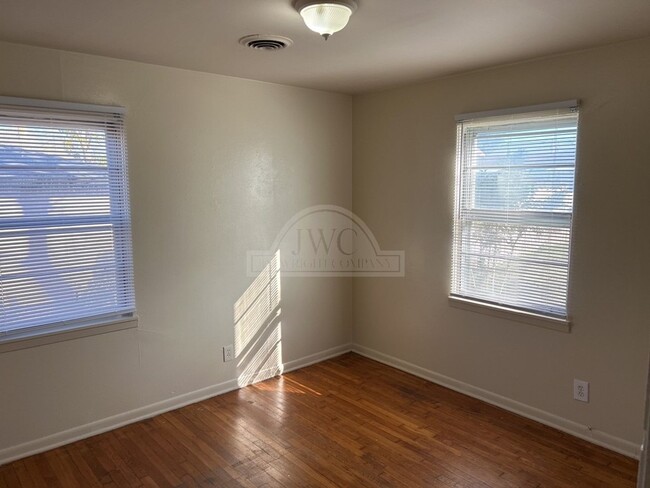 Building Photo - 1504 Redondo Dr