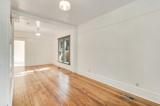 Building Photo - 510 S 14th St