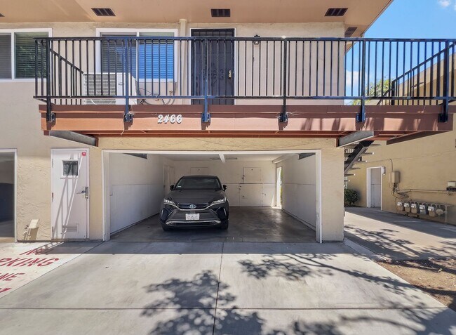 Building Photo - Upstairs 2 bedroom 1 bathroom Condo!