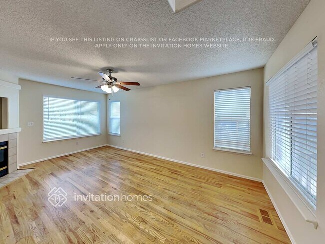 Building Photo - 874 Descendant Dr