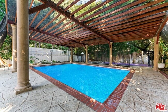 Building Photo - 15123 Greenleaf St