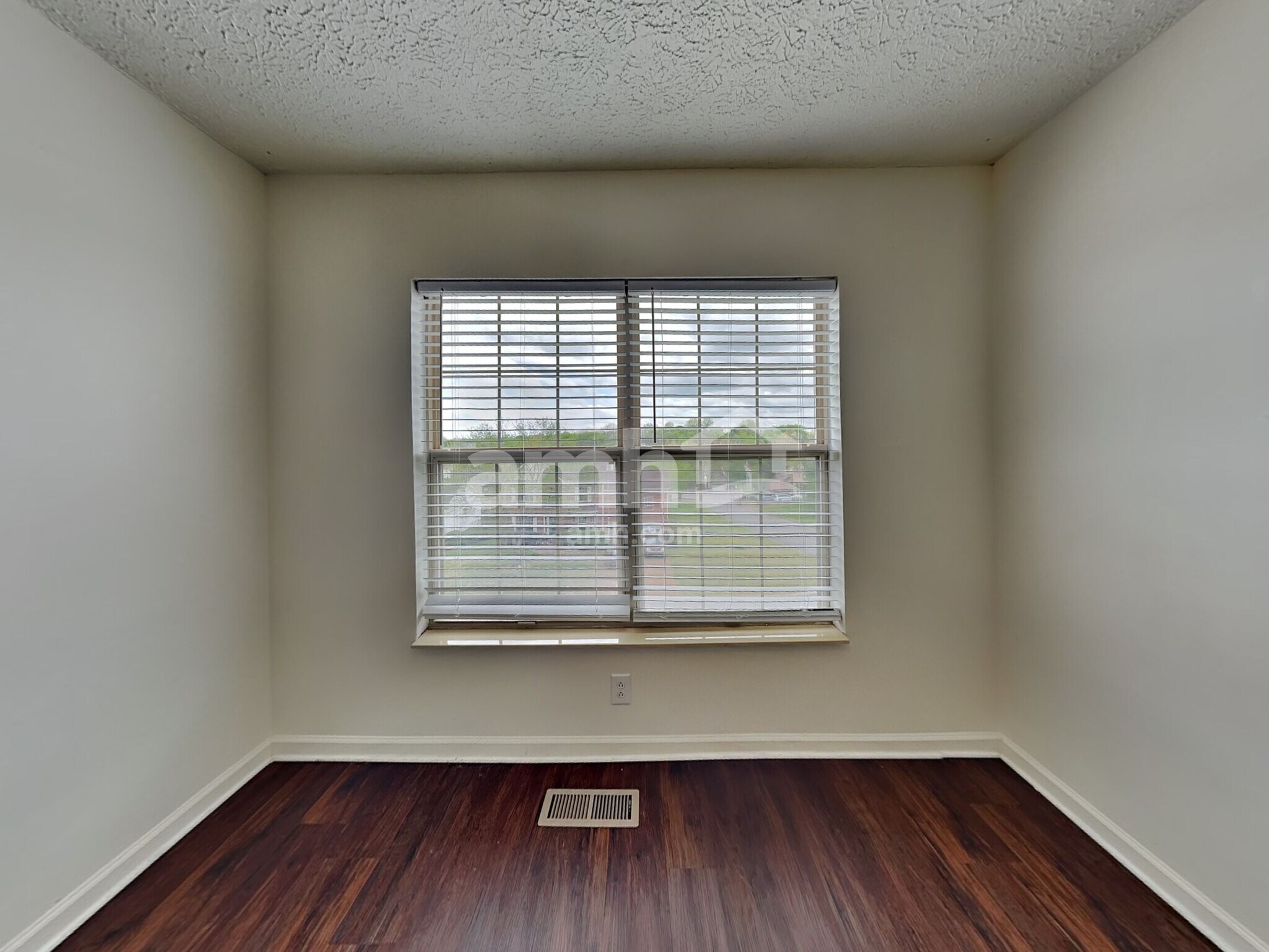 Building Photo - 120 Rose Garden Ln