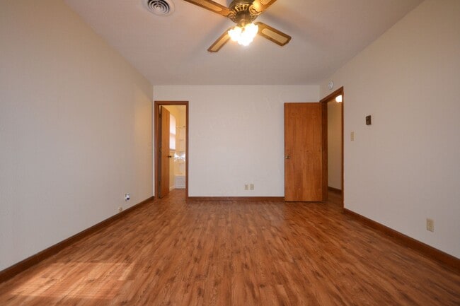 Building Photo - 3 bed 2 bath 1 car garage in Bolivar!