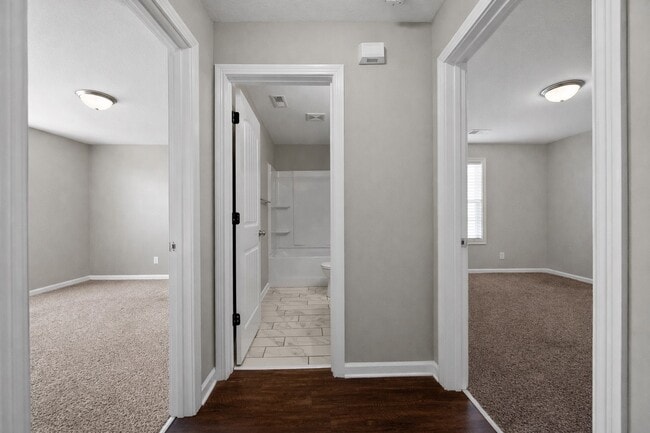 Building Photo - 1676 Putnam Dr