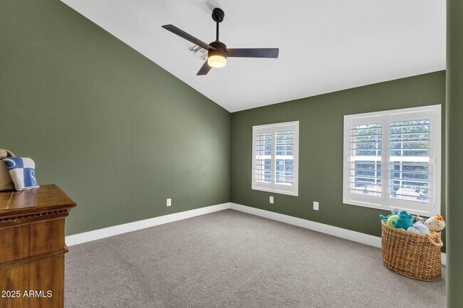 Building Photo - 856 W Quail Cir