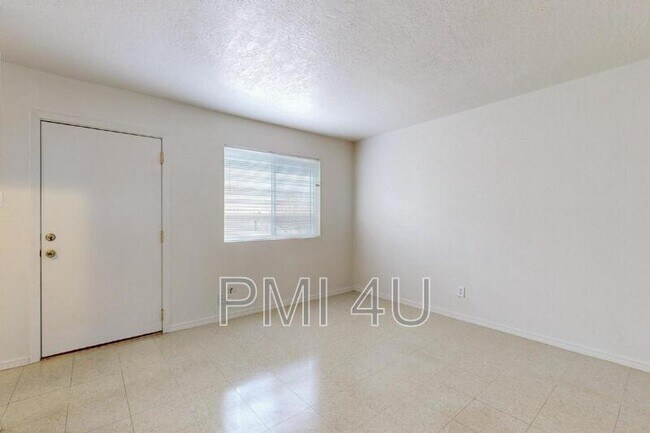 Building Photo - 233 Tennessee St NE