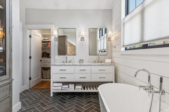 Building Photo - 1810 Quail Ct