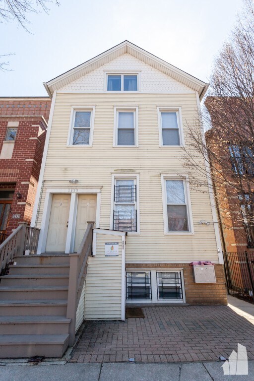 Building Photo - 1433 W Oakdale Ave