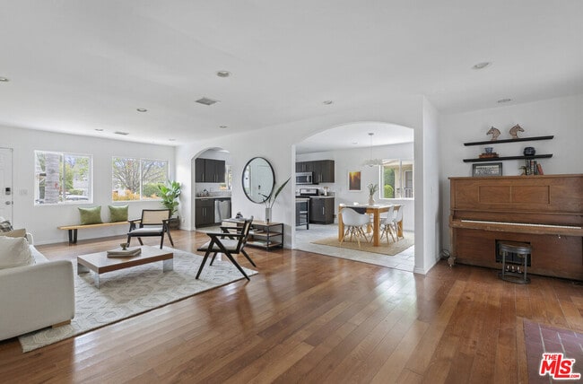 Building Photo - 11465 Cumpston St