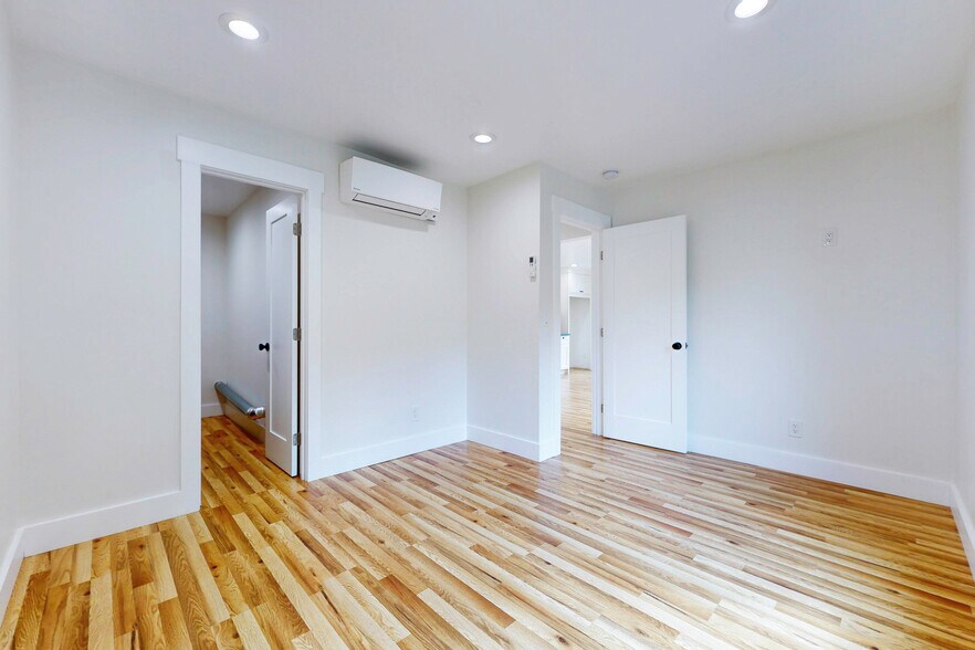 Building Photo - 1843 Las Lunas St