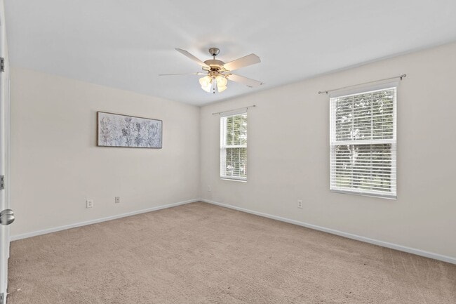 Building Photo - Spacious 3 story Townhome-Close to Downtown Raleigh- Renaissance Park-Available Now!