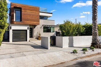 Building Photo - 3464 Greenwood Ave