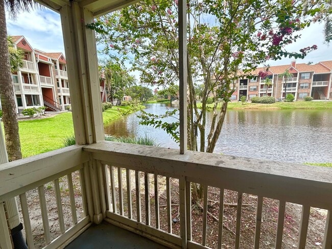 Building Photo - 1 Bed/1 Bath Apartment in Community with G...