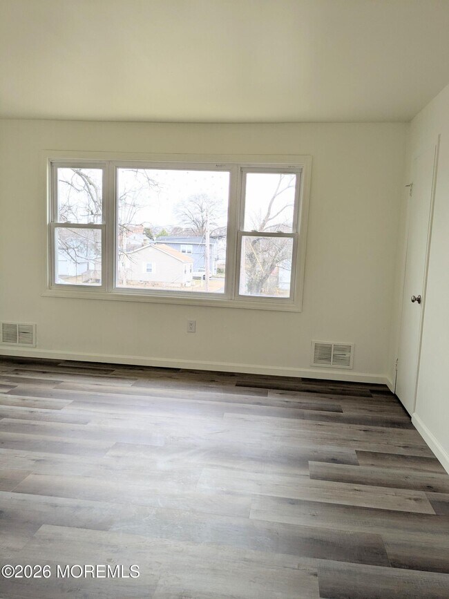 Building Photo - 77 Leroy Pl