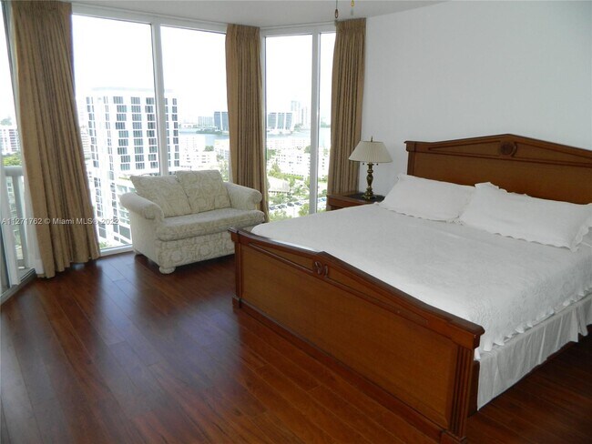 Building Photo - 17555 Collins Ave