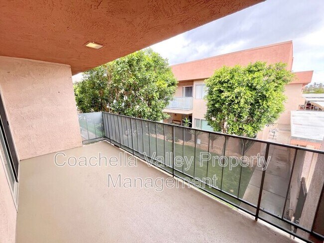 Building Photo - 400 N Sunrise Way