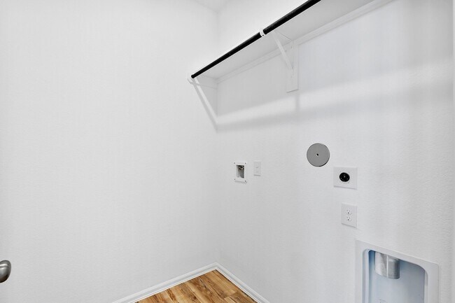 Building Photo - 31546 Beacon Cove Trl