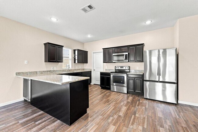 Building Photo - 405 Willow Creek Dr