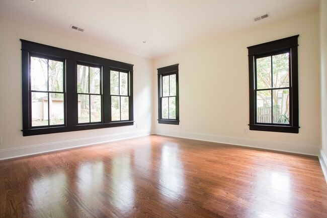 Building Photo - 2018 Englewood Ave