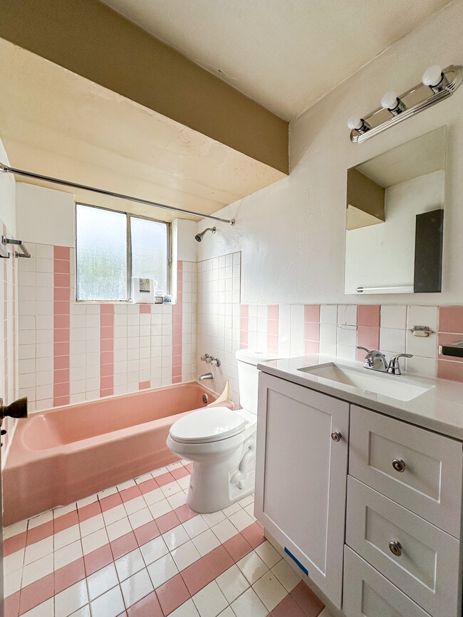 Building Photo - 2225 Lackland Rd