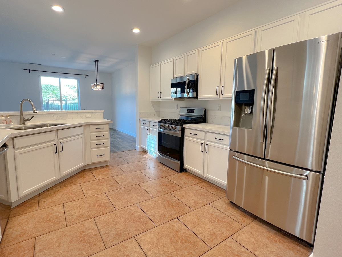 Building Photo - 16710 Nicklaus Dr