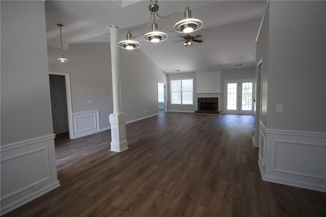 Building Photo - 258 Brookcliff Dr NE