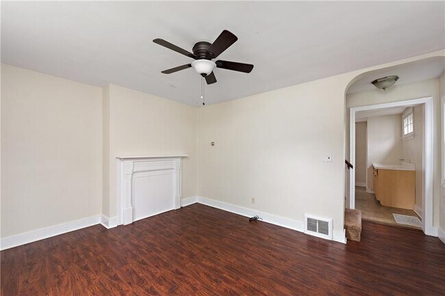 Building Photo - 318 Sprott Way