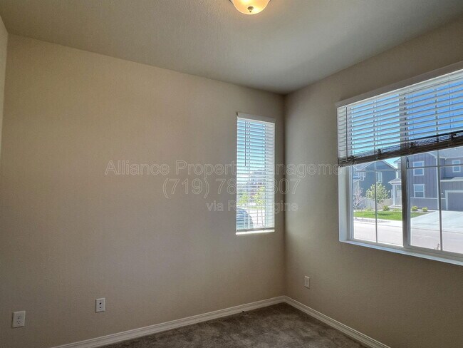 Building Photo - 10051 Ledgestone Terrace