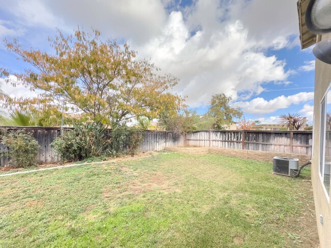 Building Photo - Large 4 bedroom + LOFT Home in Murrieta Fo...