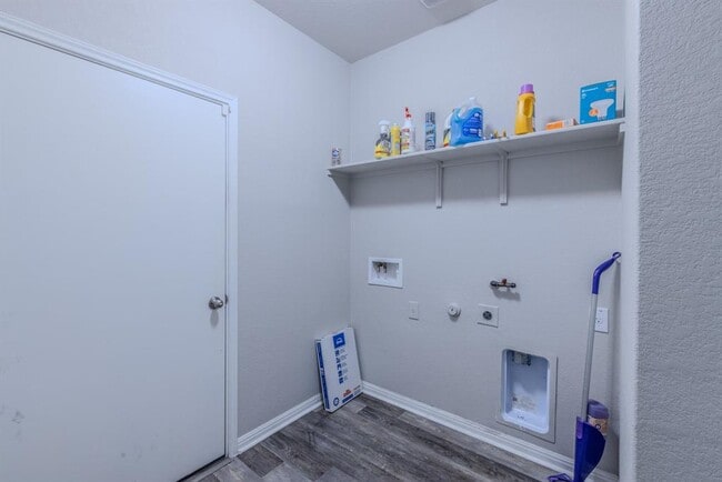 Building Photo - 225 Baum Dr