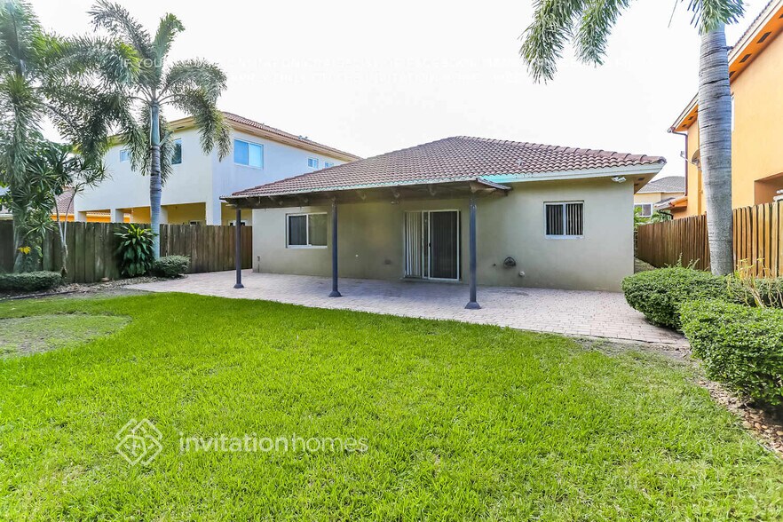 Building Photo - 4601 SW 164th Ct