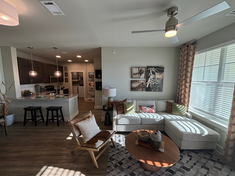 Building Photo - 425 El Rio St