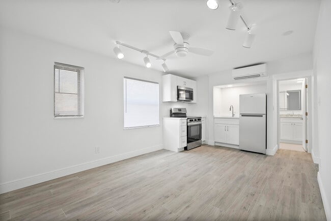 Building Photo - 4832 SE Anchor Ave