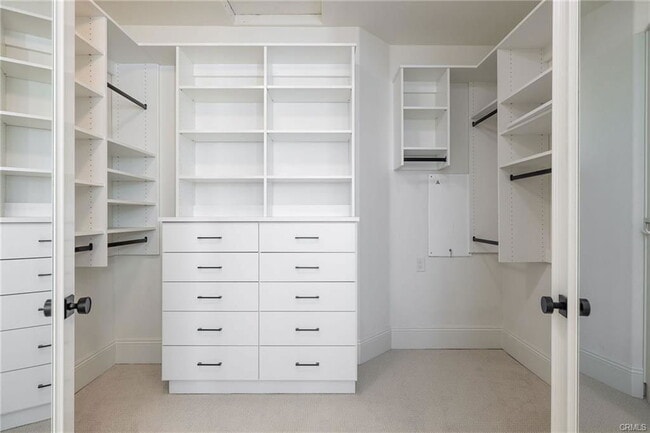 Building Photo - 17 Colonial Dr