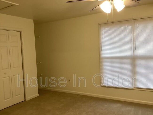 Building Photo - 11 Rathfarnham Rd