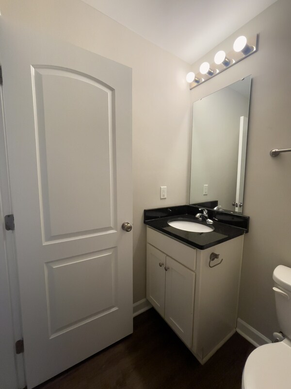 Building Photo - 723 Pine St