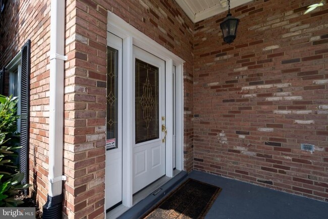 Building Photo - 610 Valley Brook Dr